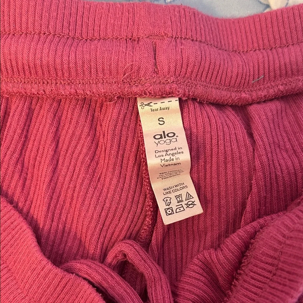 ALO Yoga Raspberry Ribbed Pants - Picture 2 of 4